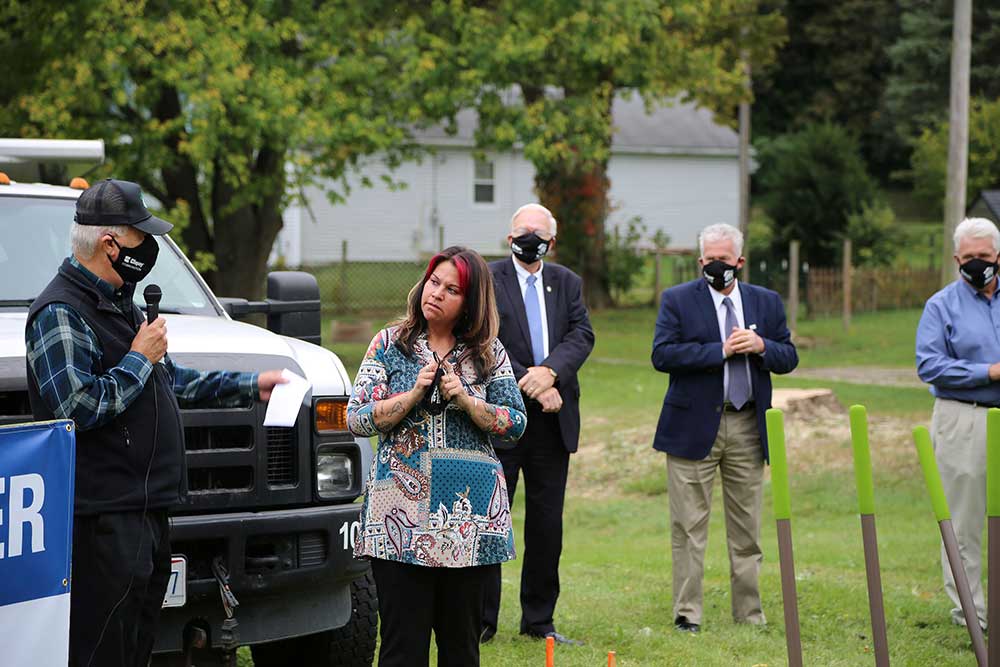 Bill and Marie talking on site of Habitat for Humanity home Bill and Marie talking on site of Habitat for Humanity home